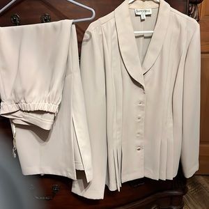 Beige suit with skirt